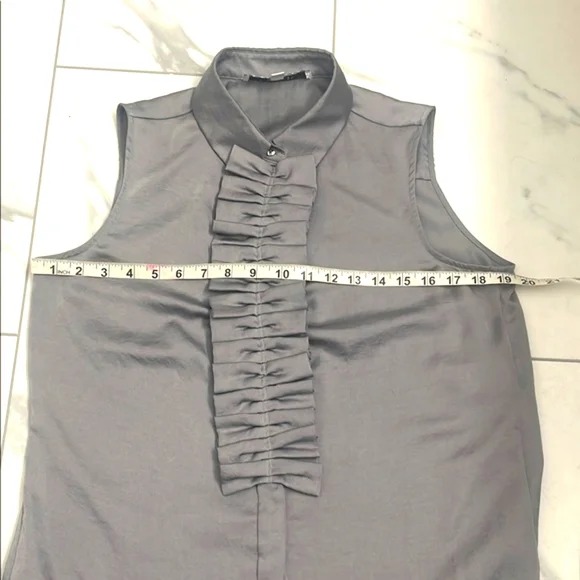Gray Sleeveless Blouse with Pleated Front and Dress Shirt Collar Size 4 - Picture 8 of 10